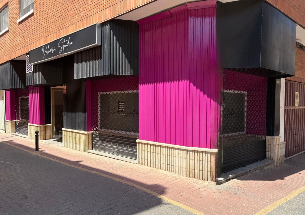 Estudio de tatuajes Víbora en La Unión - Murcia, con cabinas y material esterilizado