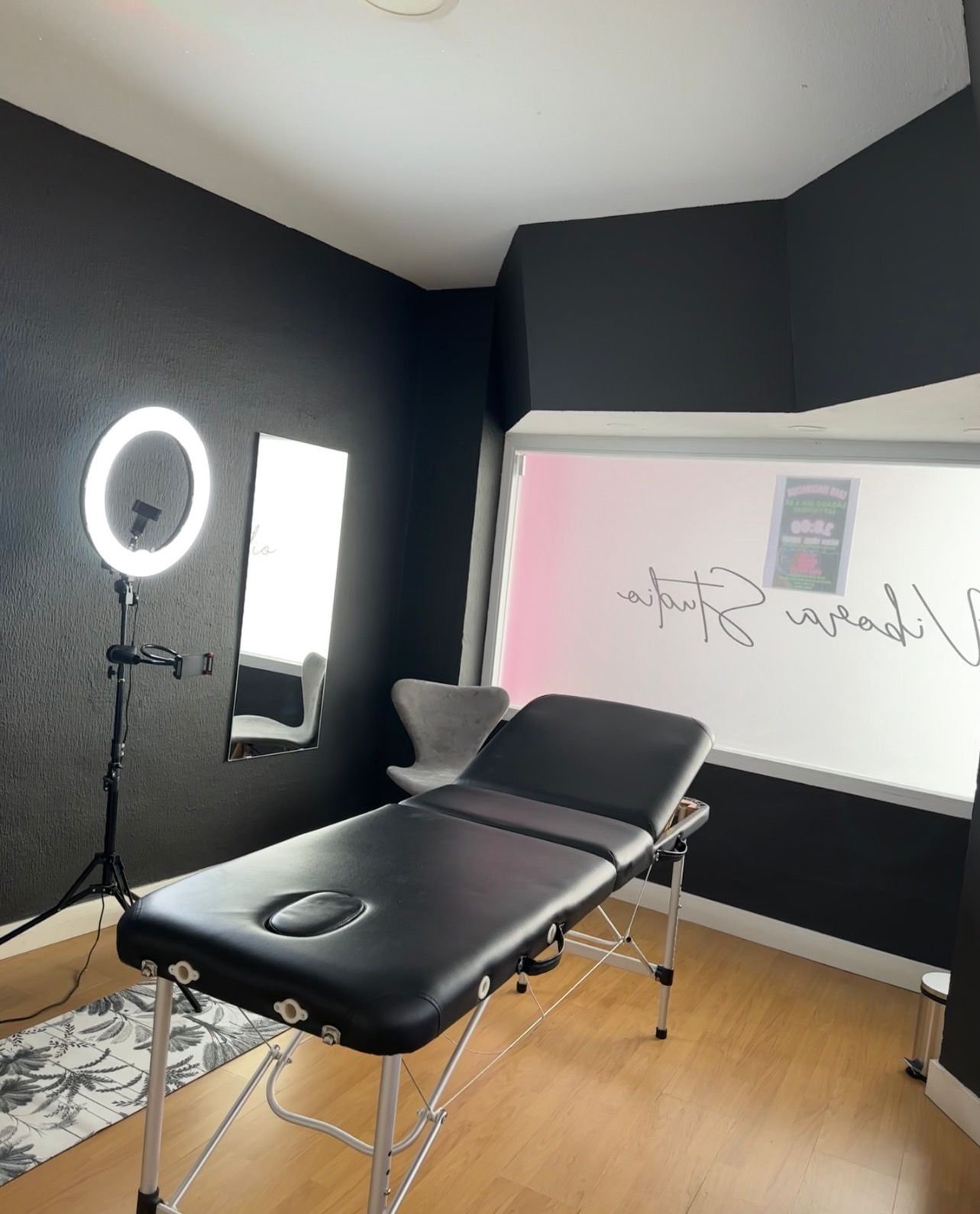 Estudio de tatuajes Víbora en La Unión - Murcia, con cabinas y material esterilizado.